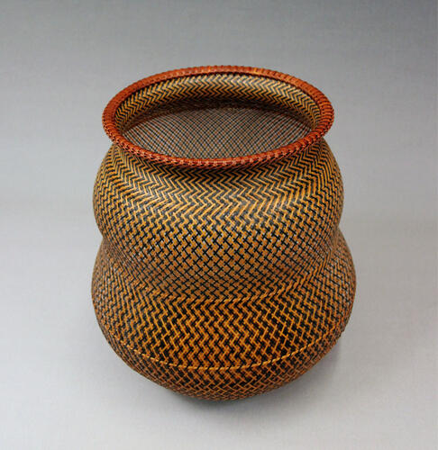 Open Ajiro Gourd-shaped Flower Basket